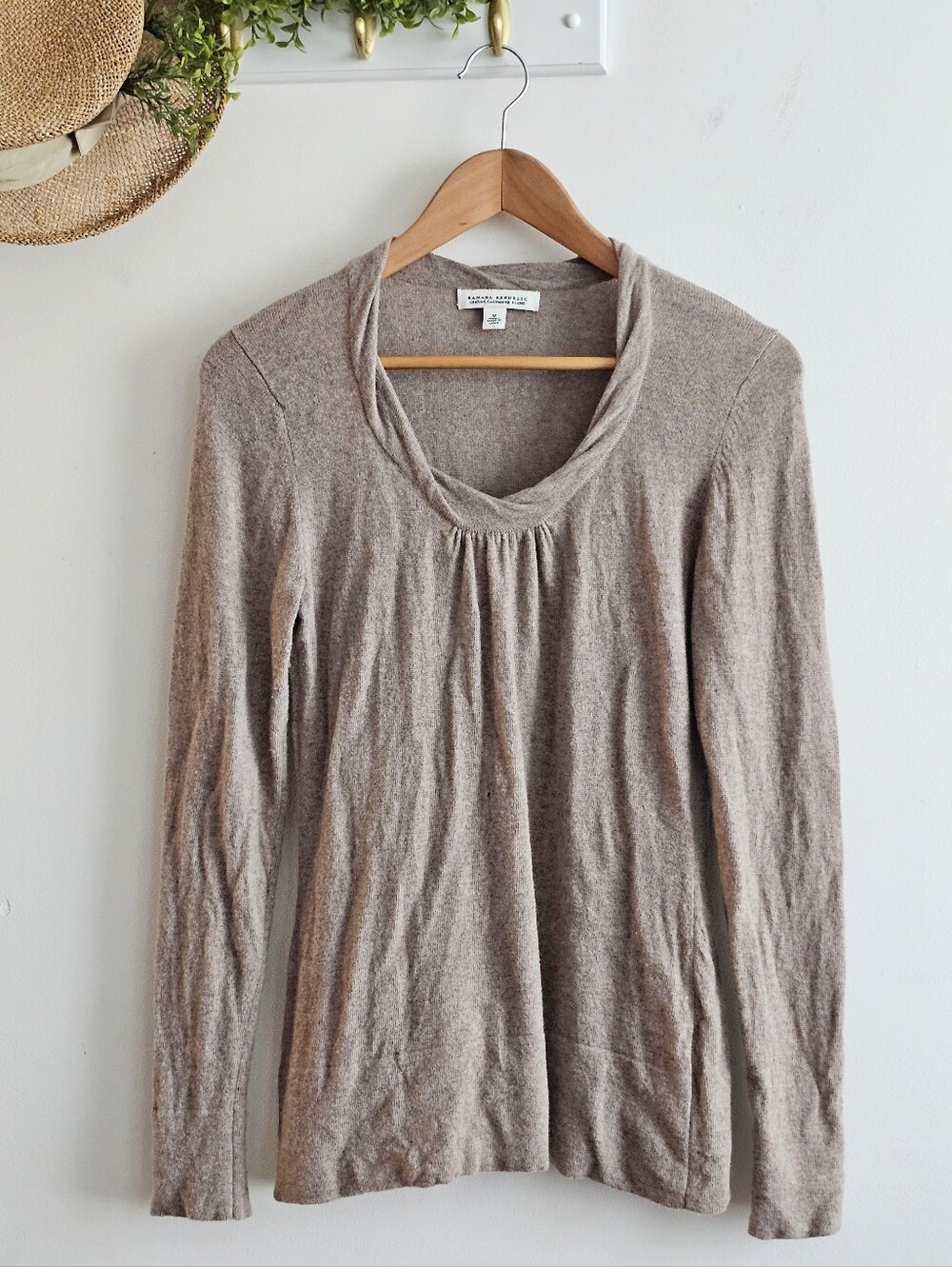 Banana Republic Luxury Cashmere Blend Cowl Neck Sweater Top Women M Taupe *Read*